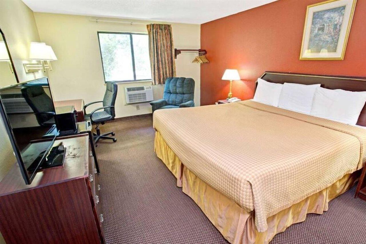 Econo Lodge Spring Lake Extérieur photo