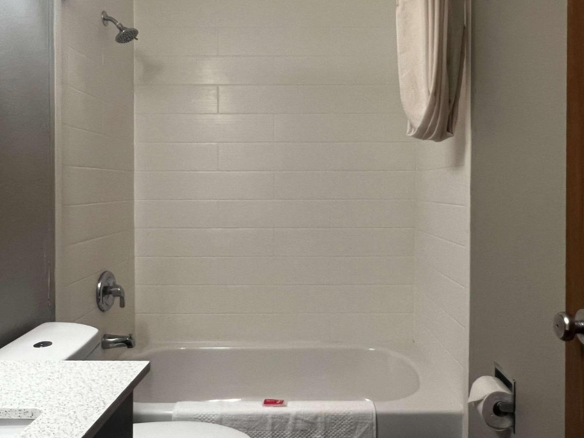 Econo Lodge Spring Lake Extérieur photo