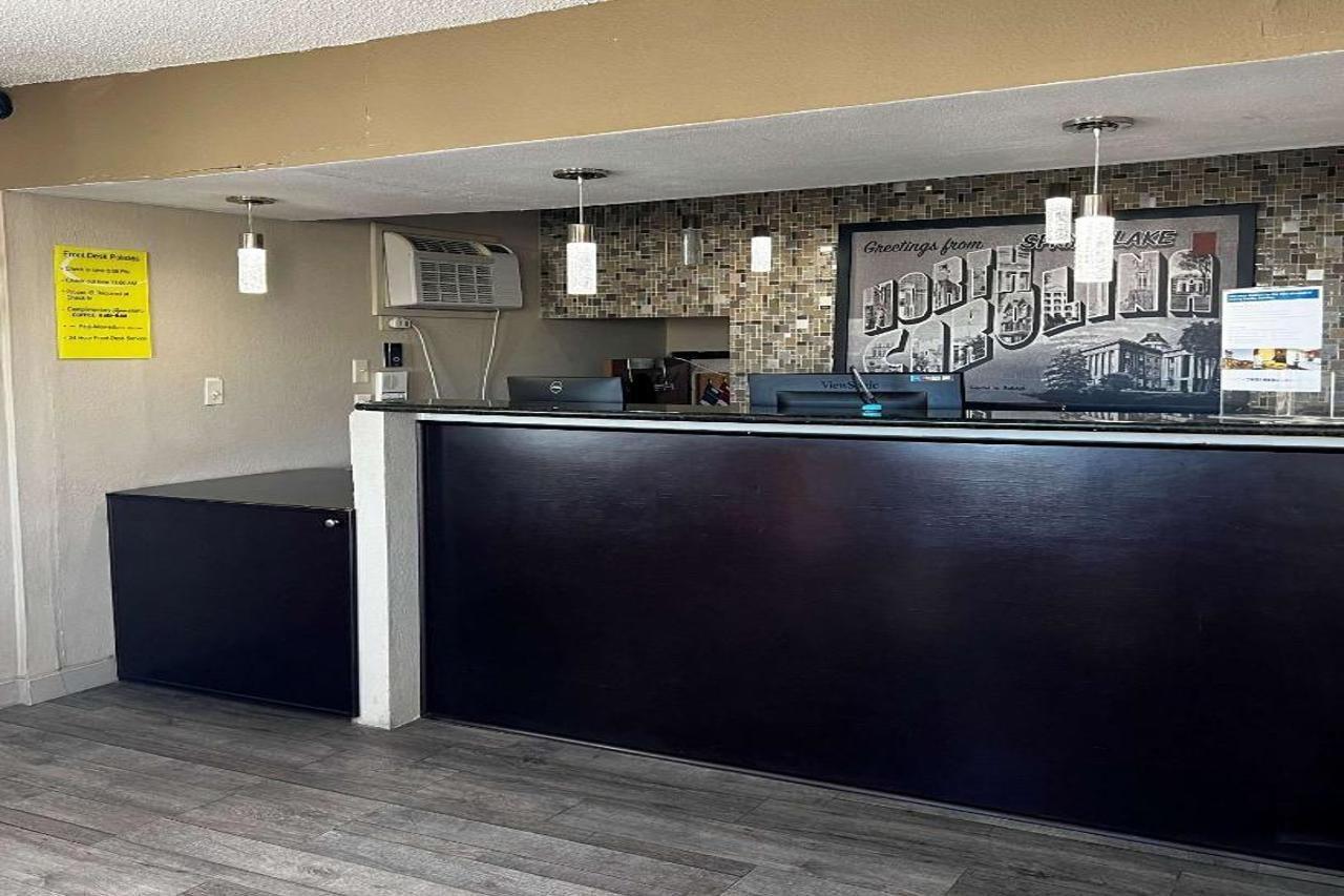Econo Lodge Spring Lake Extérieur photo