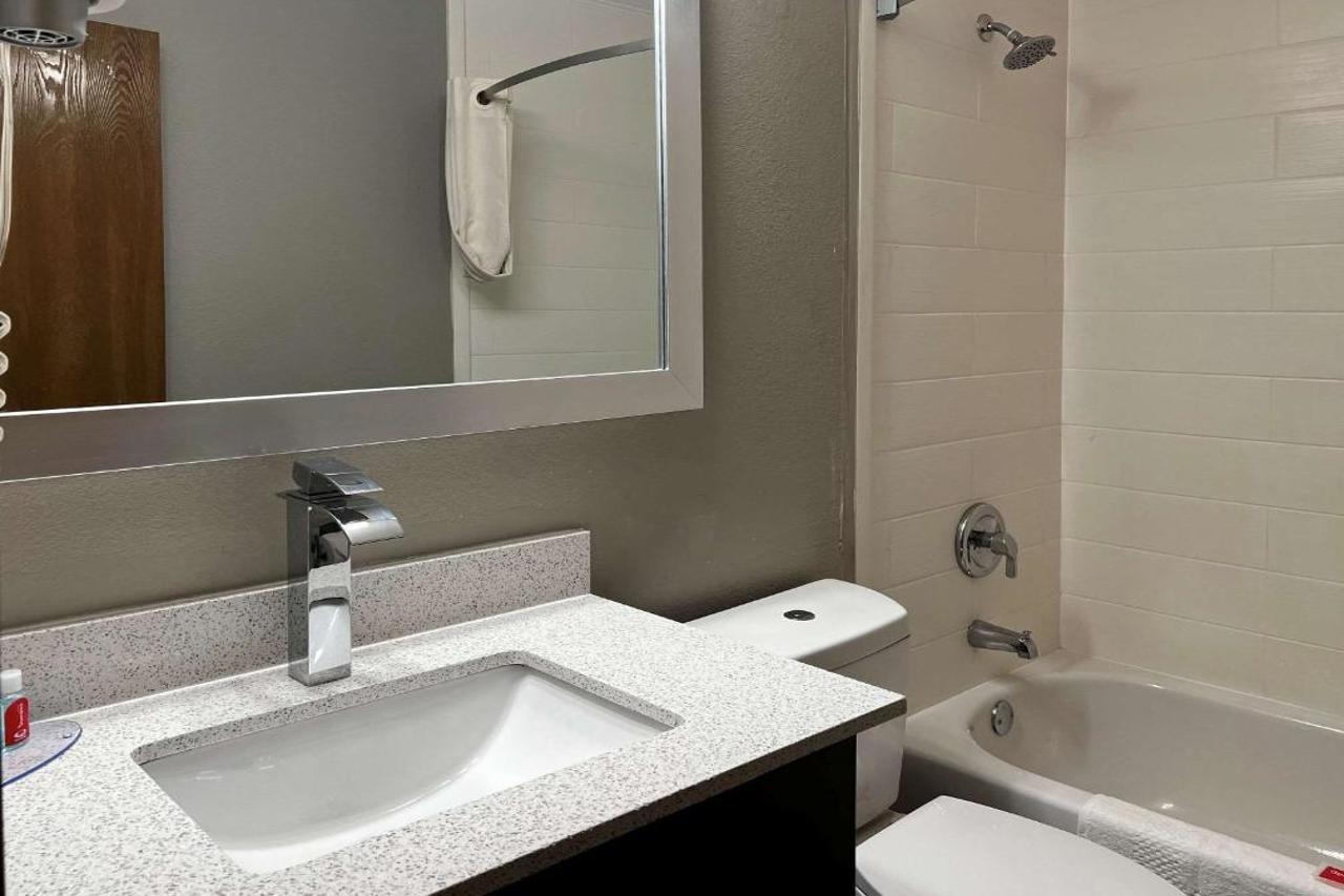 Econo Lodge Spring Lake Extérieur photo